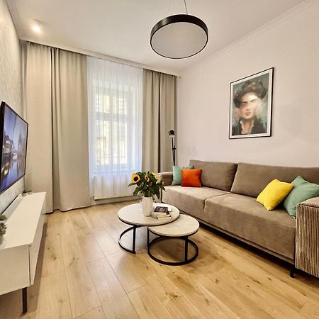 Luna Apartments 耶莱尼亚古拉 外观 照片