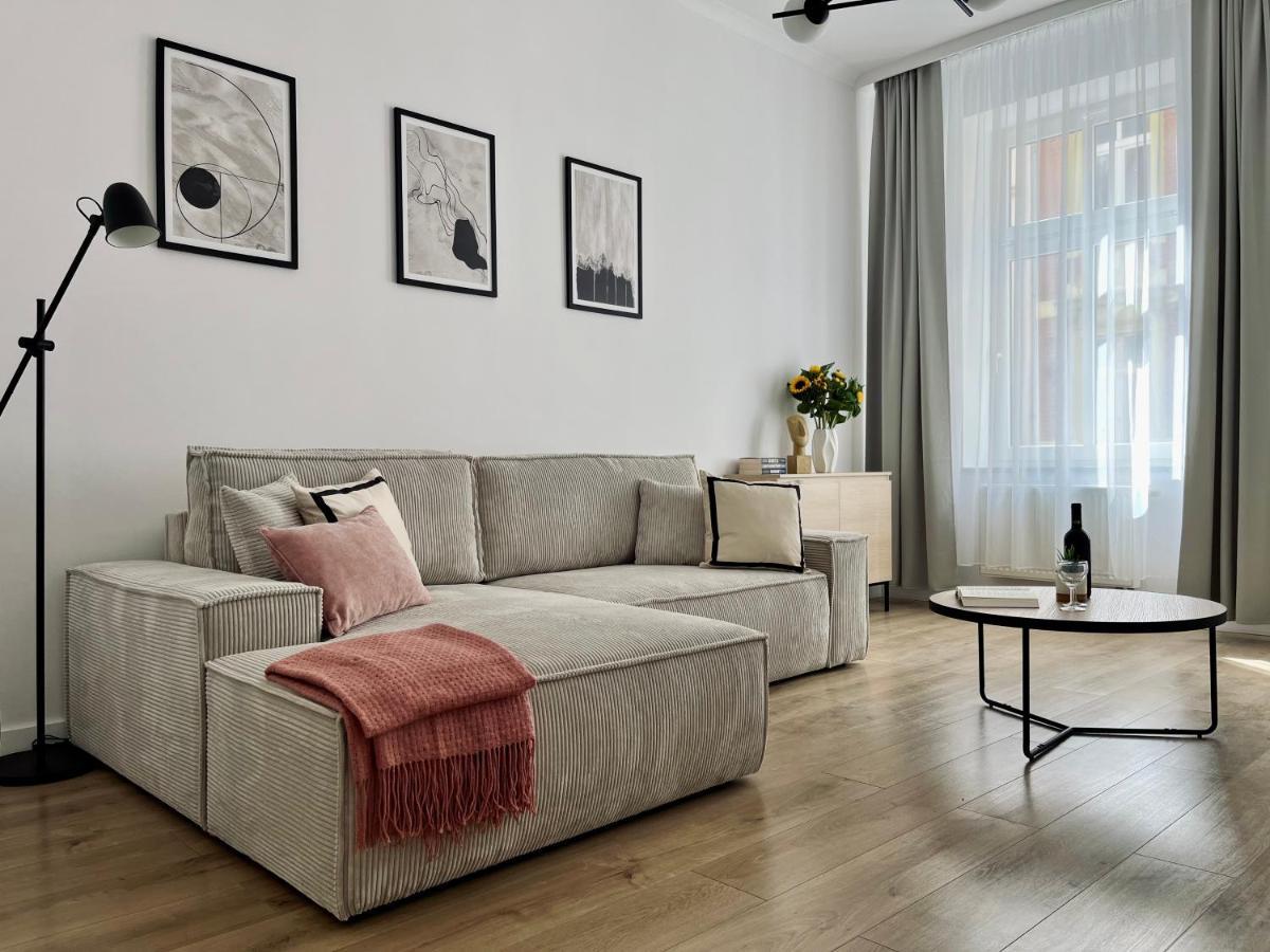 Luna Apartments 耶莱尼亚古拉 外观 照片