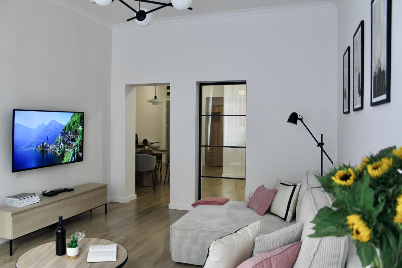 Luna Apartments 耶莱尼亚古拉 外观 照片