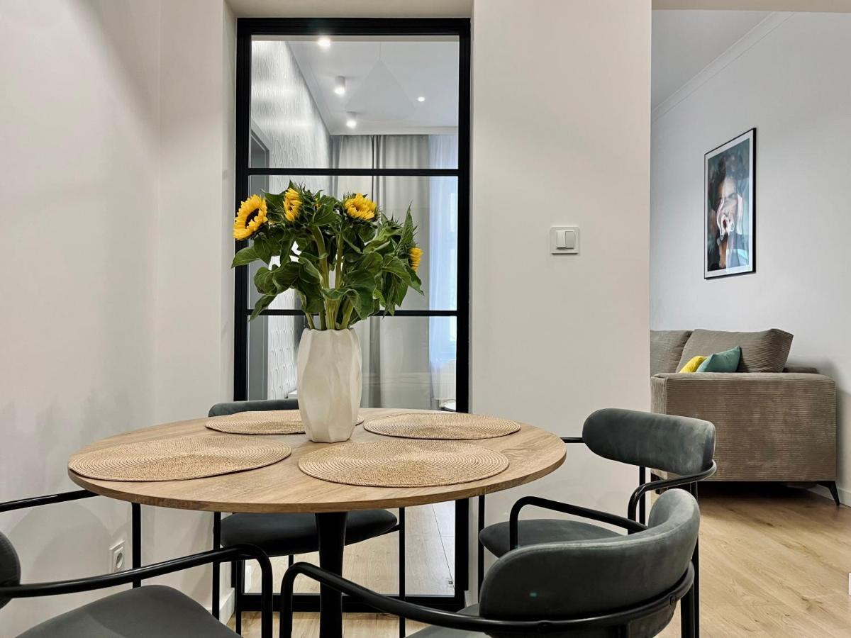 Luna Apartments 耶莱尼亚古拉 外观 照片