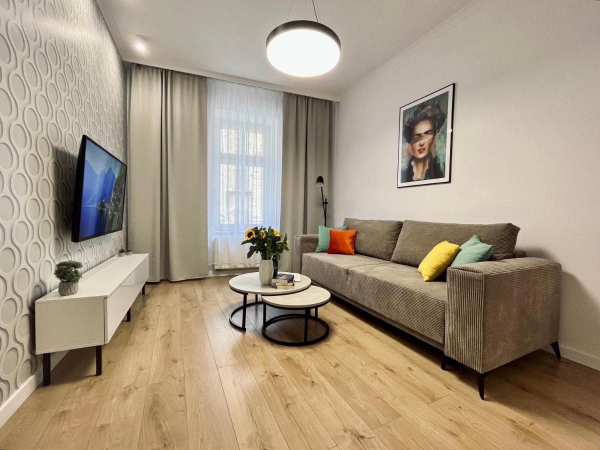 Luna Apartments 耶莱尼亚古拉 外观 照片