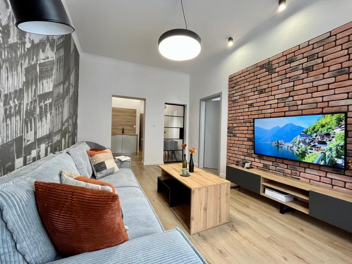 Luna Apartments 耶莱尼亚古拉 外观 照片