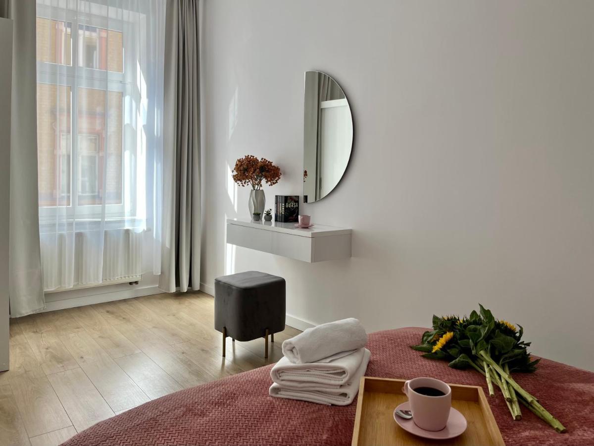 Luna Apartments 耶莱尼亚古拉 外观 照片