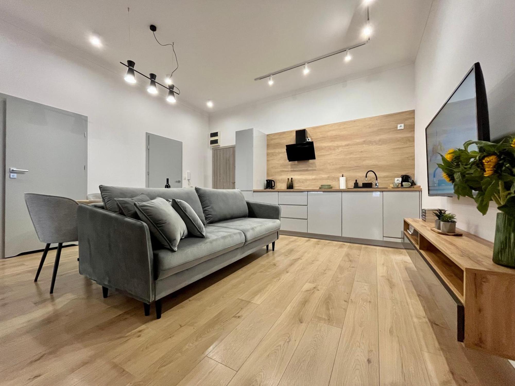 Luna Apartments 耶莱尼亚古拉 外观 照片